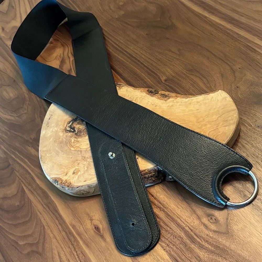 Chico's Leather Statement Belt - Large. Super cute buckle closure, stretch back.